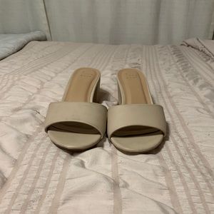 Beige mule